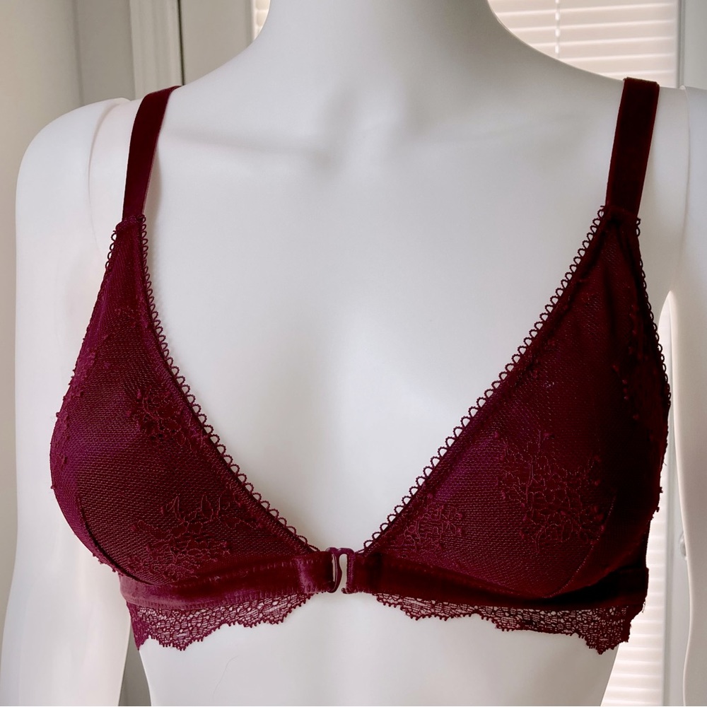 Victoria's Secret burgundy lace bralette with froth closure SZ- S